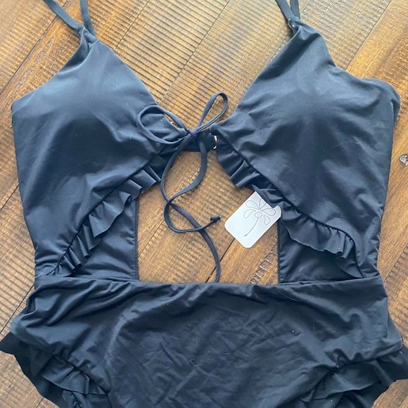 Dippin daisys one piece black swimsuit - Picture 2 of 4